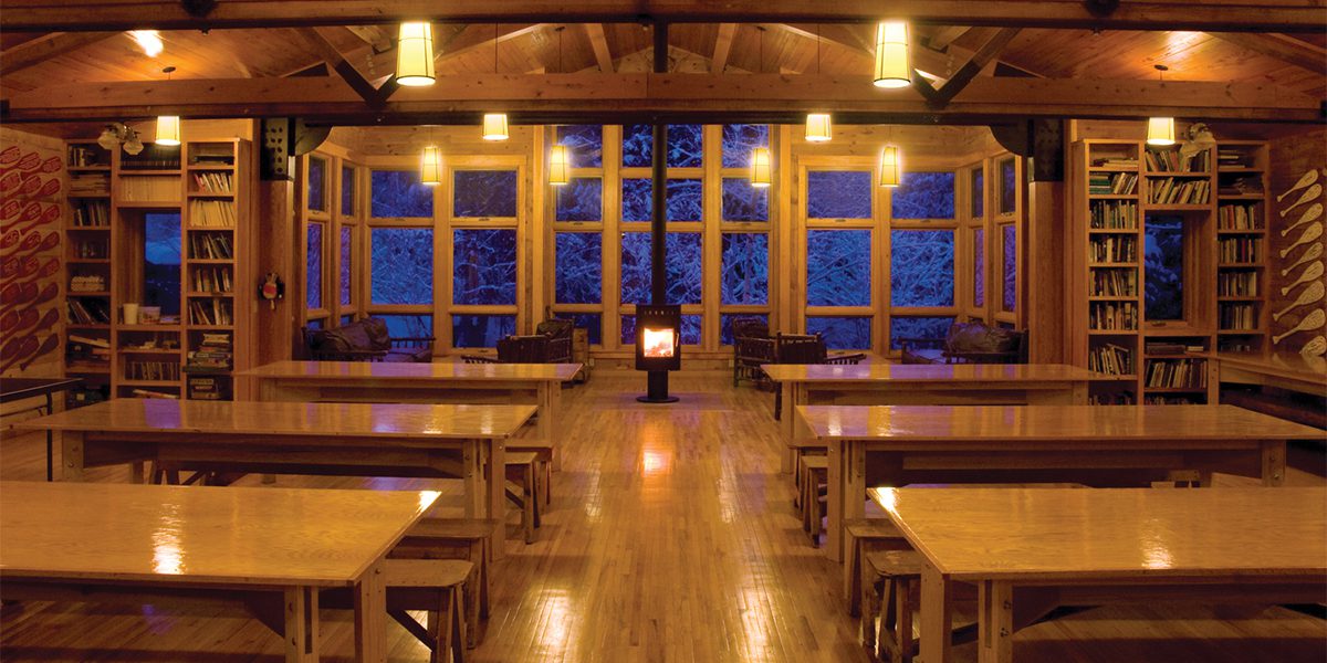 Cabin dining area with fireplace